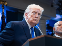 Trump impõe tarifa global de 10 por cento depois que a Suprema Corte derrubou tarifas de poderes de emergência Trump impõe tarifa global de 10 por cento depois que a Suprema Corte derrubou tarifas de poderes de emergência