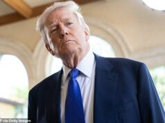 Trump irrompe com os arquivos de Epstein e redobra a alegação de conspiração: ‘Nunca fui à ilha infestada’ O presidente Donald Trump novamente ameaçou processar por alegações de que ele já foi à ilha particular do pedófilo em série Jeffrey Epstein