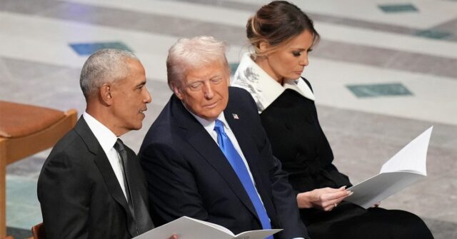 Melania Trump e Michelle Obama estranha troca de presentes