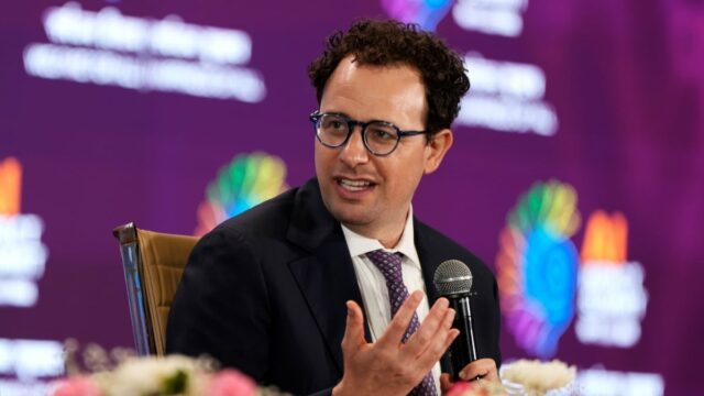 uma captura de tela da postagem social verdadeira do presidente Trump sobre antrópicos