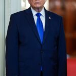 Os advogados que apoiam Donald Trump estão a pressionar o Presidente para declarar uma emergência nacional que lhe permita assumir amplos poderes nas eleições intercalares.