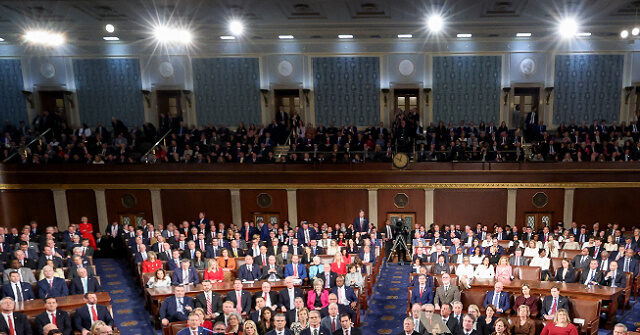 Trump quebra seu próprio recorde com o discurso mais longo Trump quebra seu próprio recorde com o discurso mais longo sobre o Estado da União de todos os tempos