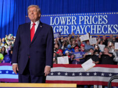 Trump se prepara para desperdiçar seu fundo de guerra de meio de mandato Desenho animado de Mike Luckovich