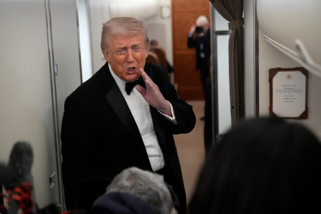 Trump supostamente bombardeou seu discurso em jantar black tie em Yahoo news home