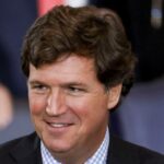 Tucker Carlson diz que passaporte foi apreendido e funcionários interrogados no aeroporto israelense