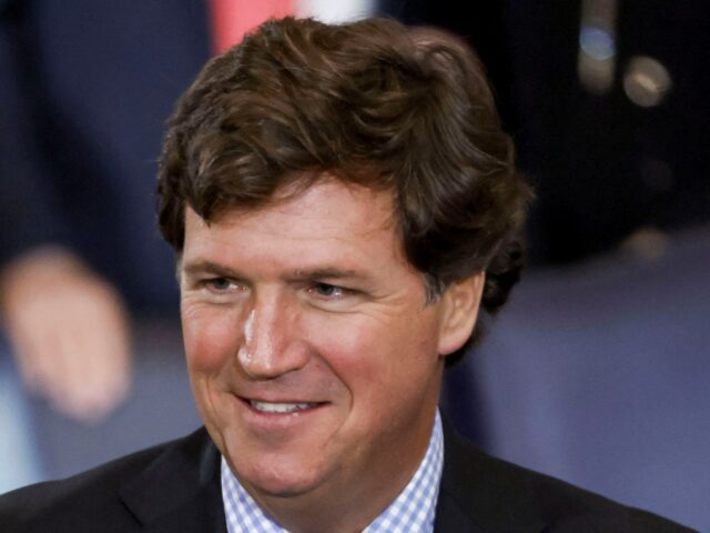 Tucker Carlson diz que passaporte foi apreendido e funcionários interrogados no aeroporto israelense
