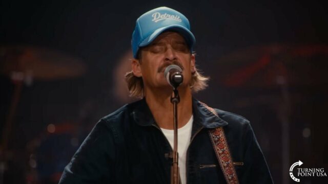 Turning Point USA Halftime Show segue o Super Bowl de Bad Bunny no YouTube com 20 milhões de visualizações
