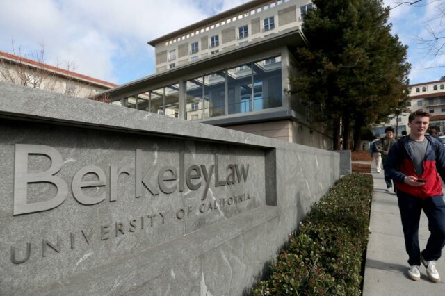 UC Berkeley enfrenta pedido de investigação federal sobre supostos programas estudantis discriminatórios
