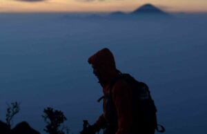 Um alpinista é dado como desaparecido na Cratera Ijen, enquanto era revistado por uma equipe SAR Um alpinista é dado como desaparecido na Cratera Ijen, enquanto era revistado por uma equipe SAR