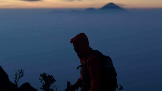 Um alpinista é dado como desaparecido na Cratera Ijen, enquanto era revistado por uma equipe SAR
