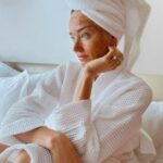 Miranda Kerr, 42, deu aos fãs um vislumbre de sua rotina diária muito rígida ao revelar os segredos de seu brilho de supermodelo