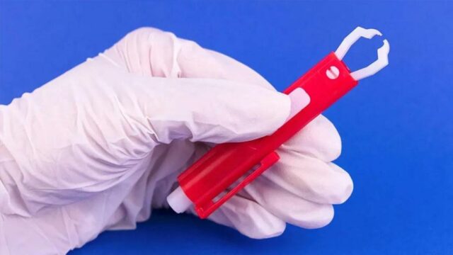 Um kit de remoção de carrapatos deve ser um item Kit de remoção de carrapatos TickCheck Premium