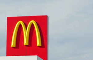 Um novo e enorme hambúrguer do McDonald’s está chegando e os fãs estão famintos por ele Yahoo lifestyle home