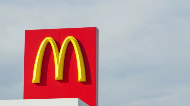 Um novo e enorme hambúrguer do McDonald's está chegando e Yahoo lifestyle home