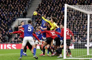 ‘Uma grande diferença’: Gary Neville explica como Senne Lammens transformou a defesa do Man Utd na vitória do Everton 'Uma grande diferença': Gary Neville explica como Senne Lammens transformou a defesa do Man Utd na vitória do Everton