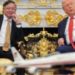 Gustavo Petro fala em pódio