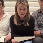 Savannah Guthrie (à esquerda) e sua mãe, Nancy Guthrie, no programa Today da NBC, ambientado em 2023.