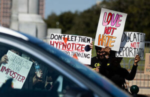 VÍDEO: Estudante da Flórida atropelado por carro durante greve anti-ICE VÍDEO: Estudante da Flórida atropelado por carro durante greve anti-ICE