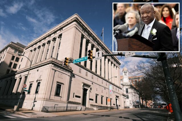 O presidente da Virgínia, Don Scott, falando no dia da posse.