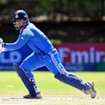 Vaibhav Suryavanshi e Ayush Mhatre caem em uma durante a partida da Copa do Mundo Sub-19 entre Índia e Paquistão