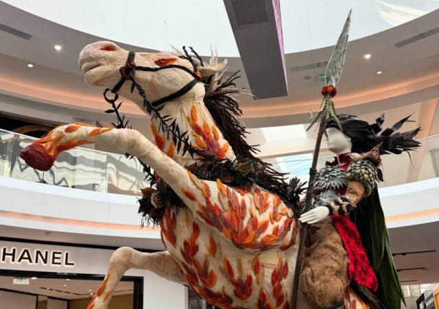 Uma escultura floral e vegetal criada por Bloomsters representando...