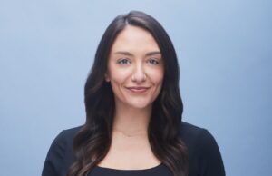 Variety promove Emily Longeretta a diretora de longas-metragens Variety promove Emily Longeretta a diretora de longas-metragens