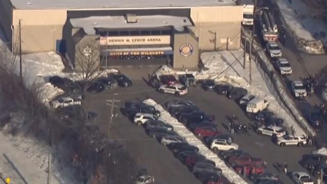 Vários mortos em tiroteio em jogo de hóquei em Rhode Island
