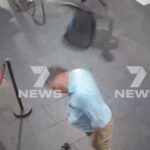 O homem foi atingido por uma cadeira do amigo depois que a dupla foi expulsa do clube