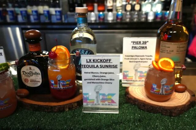 Menu de bebidas do Super Bowl LX no Levi's Stadium.