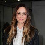 Vença o Jet Lap com a máscara facial K-Beauty de US $ 20 de Kaley Cuoco