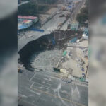 Vídeo CCTV captura momento em que buraco engole estrada em Xangai