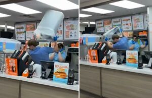 Vídeo viral mostra funcionários do Texas Whataburger espancando um cliente indisciplinado com uma lata de lixo e uma cesta de frituras após um suposto ataque de bêbado Vídeo viral mostra funcionários do Texas Whataburger espancando um cliente indisciplinado com uma lata de lixo e uma cesta de frituras após um suposto ataque de bêbado