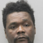 Virgínia de Abigail Spanberger: reincidente criminal ilegal acusado de esfaquear jovem até a morte em ponto de ônibus