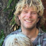 Andre de Ruyter, 27 anos, foi uma das quatro vítimas atacadas por tubarões em 48 horas no mês passado, depois de ter sido mordido por um suposto tubarão-touro enquanto surfava em North Steyne Beach, em Manly, em 19 de janeiro.