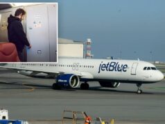 Voo da JetBlue foi suspenso por horas depois que a equipe se recusou a remover cocô em um banheiro entupido Voo da JetBlue foi suspenso por horas depois que a equipe se recusou a remover cocô em um banheiro entupido