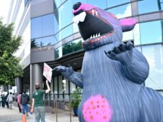 WGA pretende voltar o foco para os estúdios, enquanto a equipe permanece em greve WGA pretende voltar o foco para os estúdios, enquanto a equipe permanece em greve