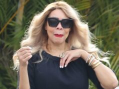 Wendy Williams parece inconsolável no funeral do pai 0217-Wendy-Williams-Pai-Funeral-SUB-1