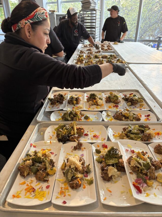 West Valley Community Services define Chefs of Compassion para 27 de março
