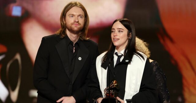 'Wildflower', de Billie Eilish, ganha a música do ano no 'Wildflower', de Billie Eilish, ganha a música do ano no Grammy Awards de 2026