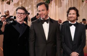 Will Arnett afirma que um ‘comediante famoso’ foi lançado no podcast ‘SmartLess’ Will Arnett diz que o famoso comediante foi lançado no SmartLess Podcast GettyImages-2219903503