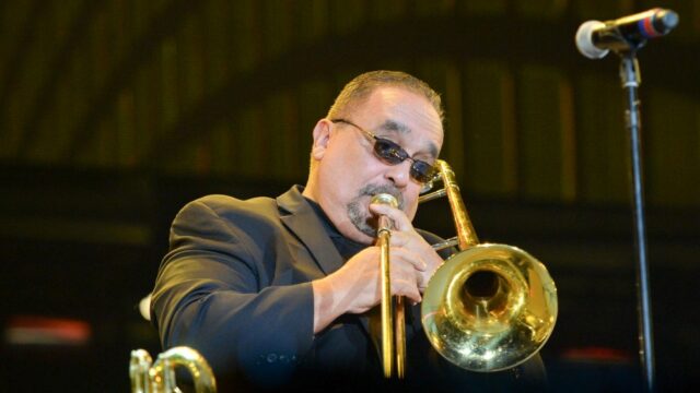 Willie Colón, lenda da música salsa, morre aos 75 anos
