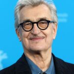 Wim Wenders fala na cerimônia de premiação do Festival de Cinema de Berlim: ‘O cinema é mais resistente ao esquecimento do que a Internet’