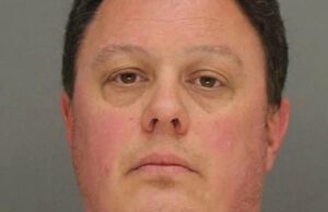 Wisc. Homem pagou mulher das Filipinas para filmar a si mesma molestando menina de 13 anos Homem do Tennessee é preso depois que a esposa encontra vídeos de uma babá adolescente nua em seu telefone