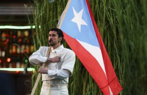 X luta enquanto o desempenho do Bad Bunny Halftime Show domina Bad Bunny se apresenta no Apple Music Halftime Show durante o NFL Super Bowl 60