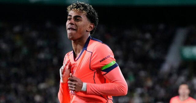 Yamal marca na vitória do Barcelona em Elche e amplia Lamine Yamal em ação.