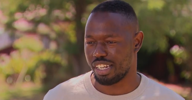 Um YouTuber diz que pensou que iria morrer quando intrusos, armados com facões, invadiram sua casa no sudeste de Melbourne.