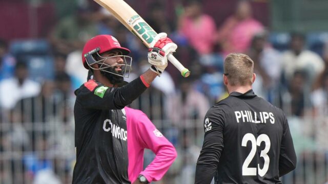 Yuvraj Samra se torna o primeiro jogador de um país associado a marcar cem na Copa do Mundo T20 e chega a três dígitos contra a Nova Zelândia
