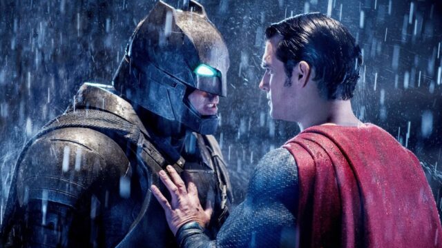 Zack Snyder diz 'Vá se foder' se você acha que seus fãs são 'tóxicos' e defende 'Batman v Superman' 10 anos depois: 'Você realmente quer um filme onde as decisões foram tomadas em uma sala de reuniões?'
