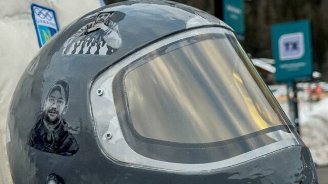 Zelensky defende capacete de atleta ucraniano nos Jogos após proibição do COI
