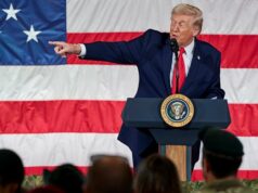 ‘A melhor coisa que poderia acontecer’: Trump sugere mudança de poder no Irã O presidente Donald Trump falando às tropas dos EUA em Fort Bragg, Carolina do Norte.